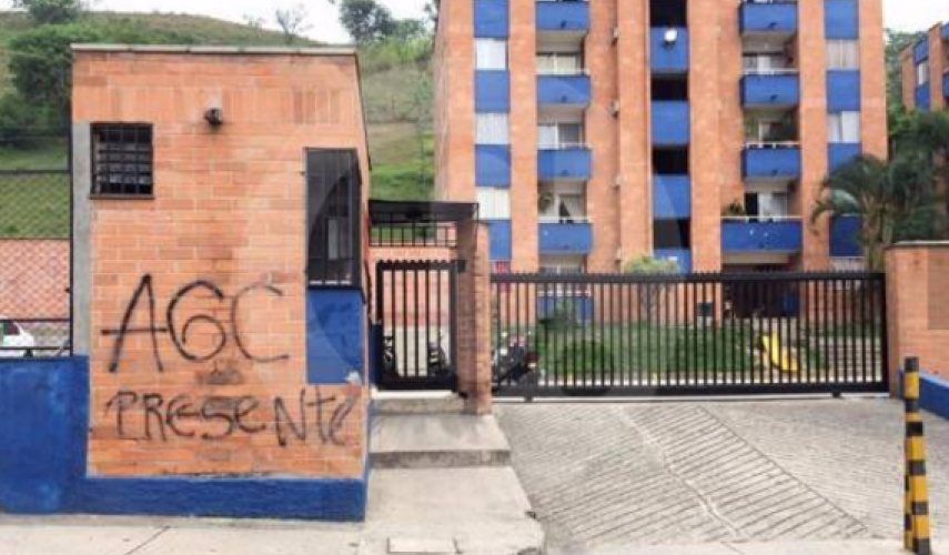 No son bandas, son paramilitares4